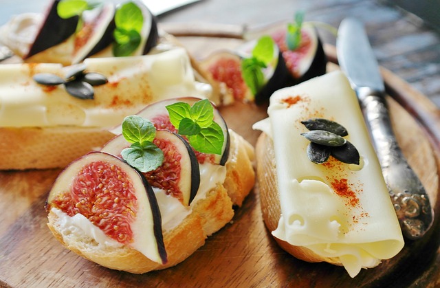 Raclettevariationer: Udforsk spændende opskrifter og kombinationer med denne alsidige ost